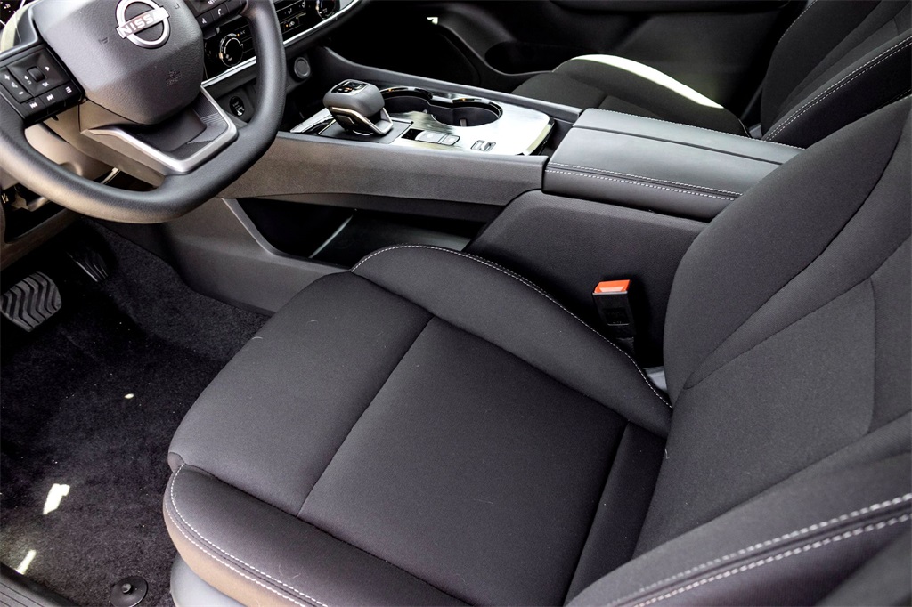 2025 Nissan Rogue S photo 9
