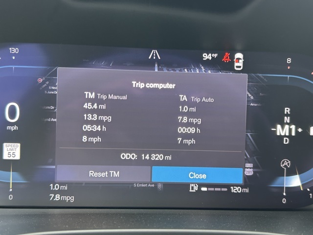 2024 Volvo XC40 Plus photo 9