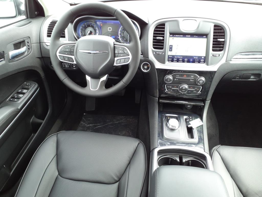 2023 Chrysler 300 Touring L photo 3