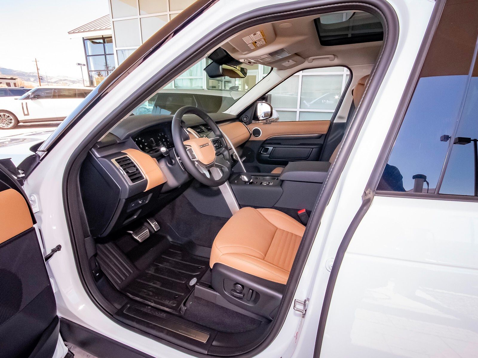 2025 Land Rover Discovery Metropolitan Edition photo 35