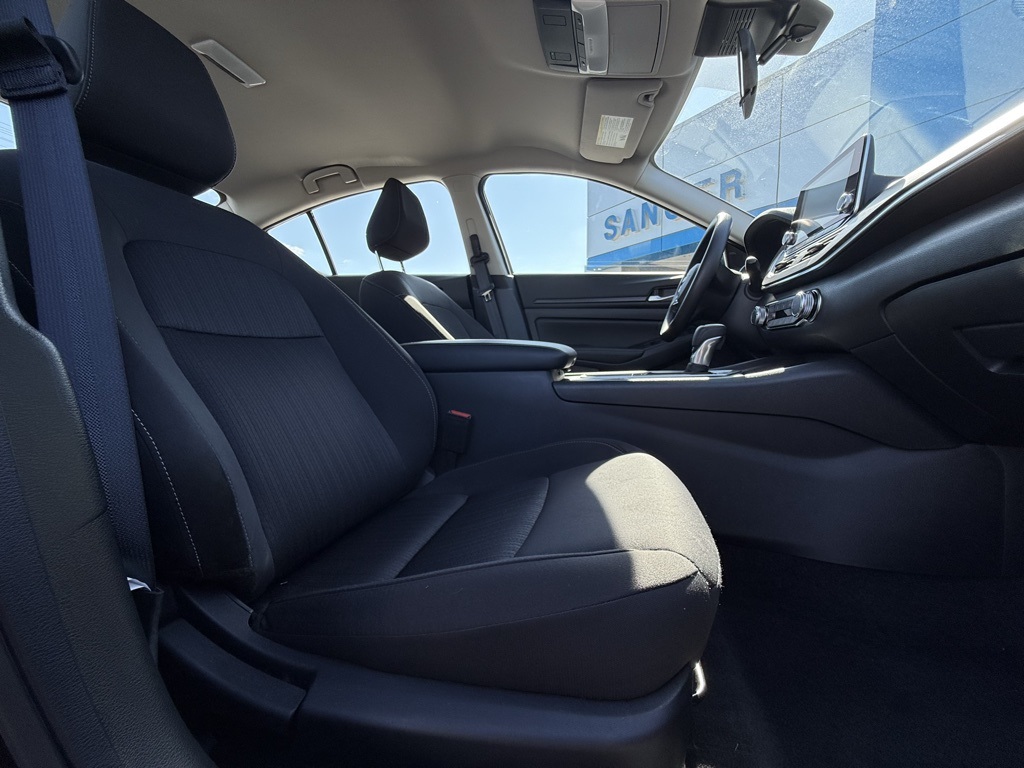 2025 Nissan Altima 2.5 SV photo 8