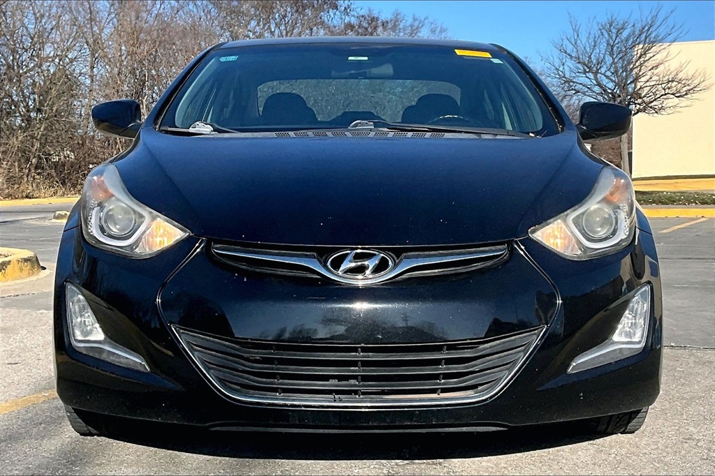 Used 2015 Hyundai Elantra SE with VIN 5NPDH4AE5FH585097 for sale in Kansas City
