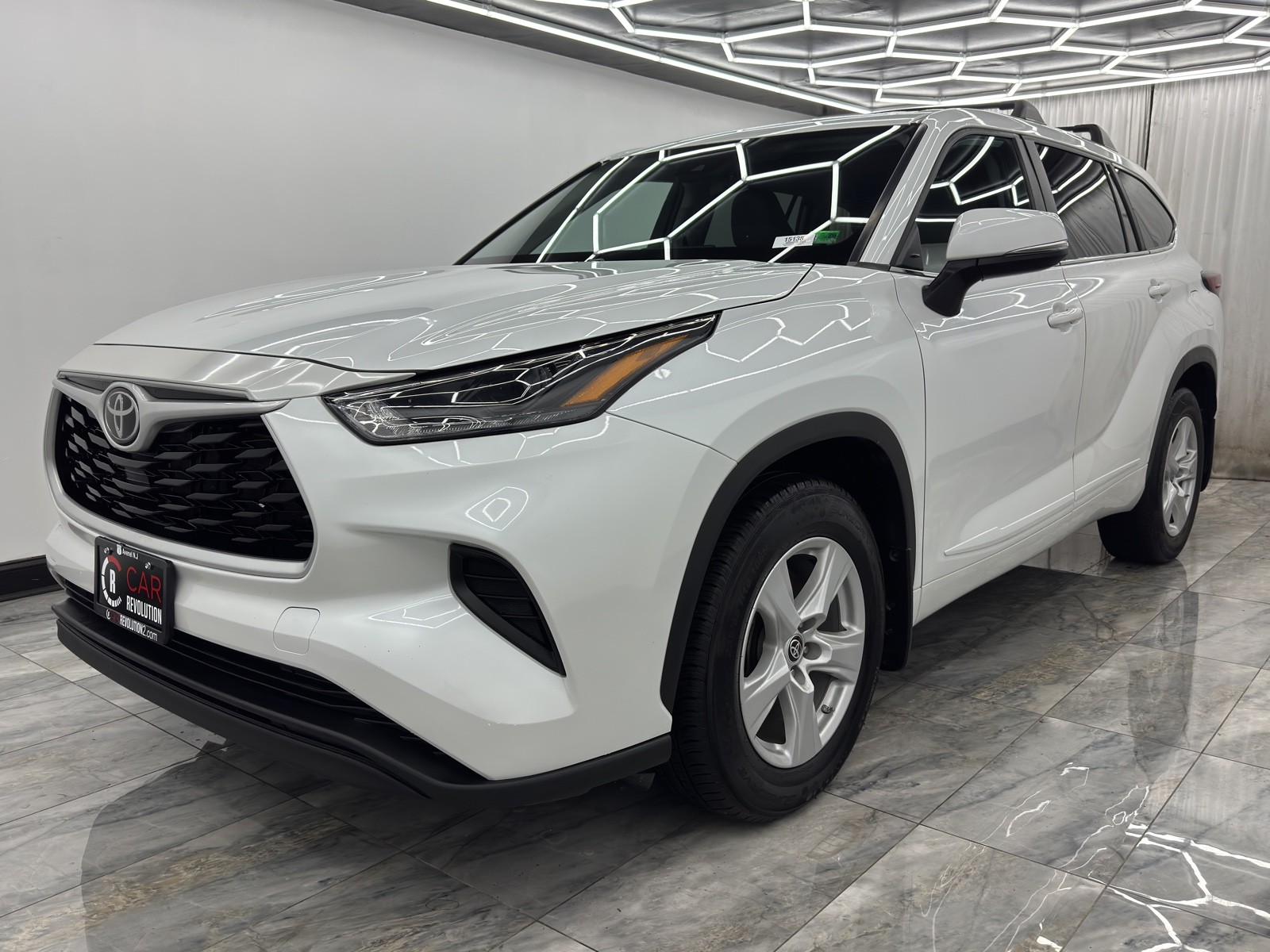 2023 Toyota Highlander L photo 2