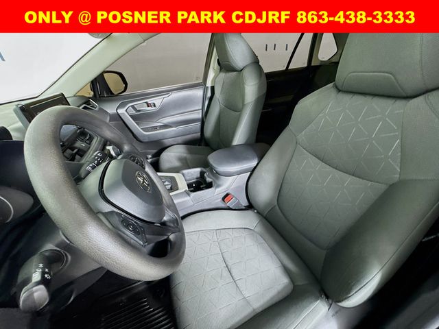 2022 Toyota RAV4 XLE photo 19