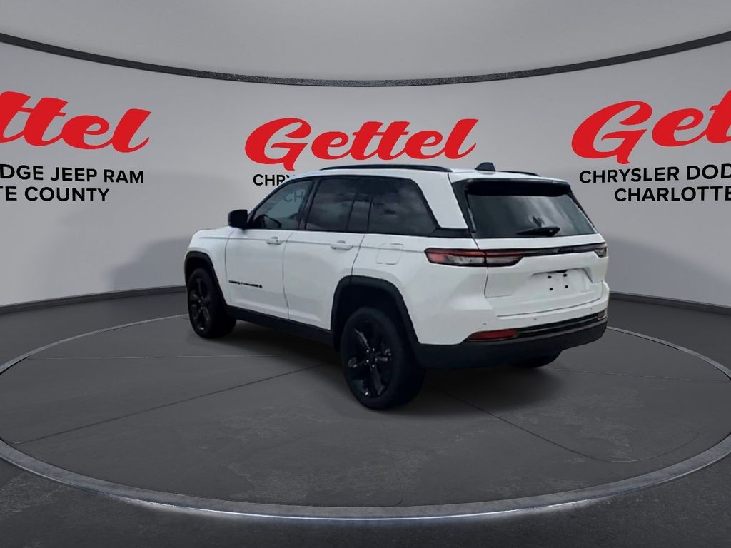 2025 Jeep Grand Cherokee Altitude photo 4