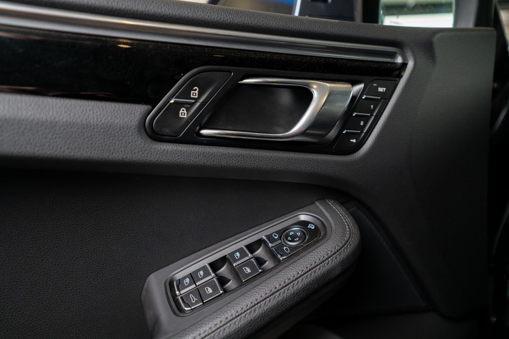 2025 Porsche Macan Base photo 15