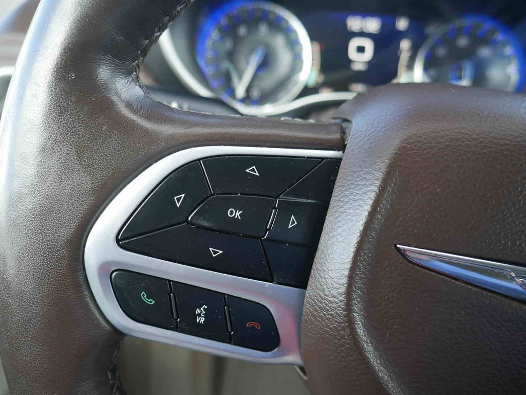 2021 Chrysler Pacifica Touring L photo 34