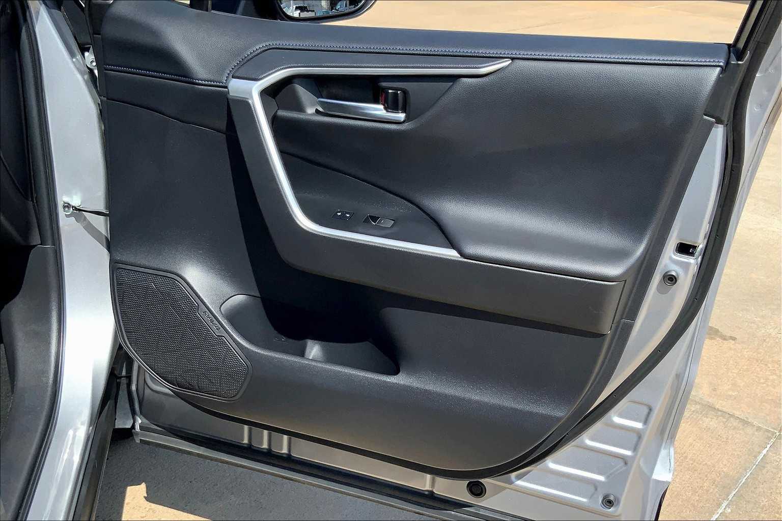 2022 Toyota RAV4 Hybrid XSE photo 24