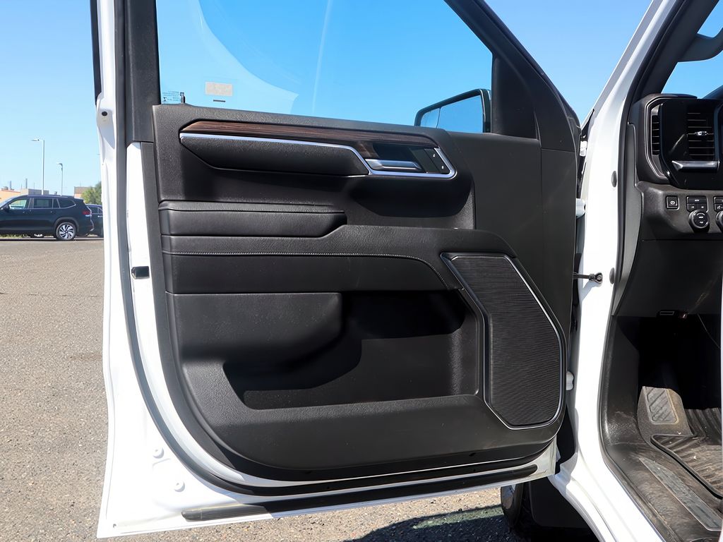 2023 Chevrolet Silverado 1500 LT photo 8