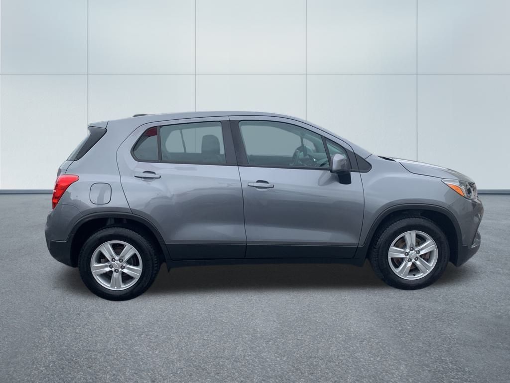 2020 Chevrolet Trax LS photo 2