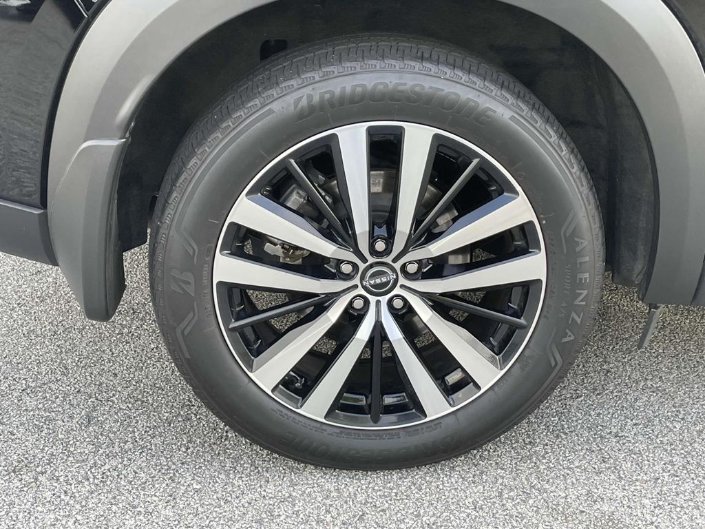 2024 Nissan Pathfinder Platinum photo 6