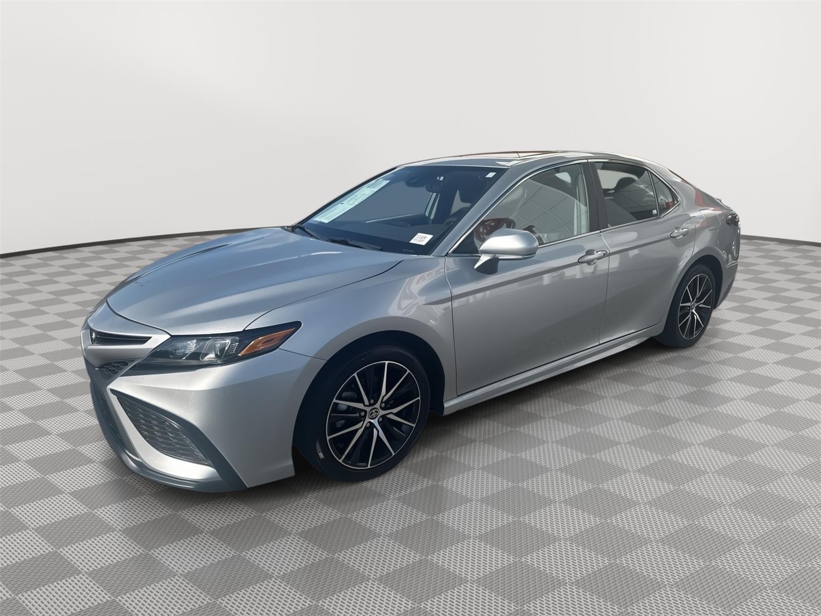 2024 Toyota Camry SE's photo