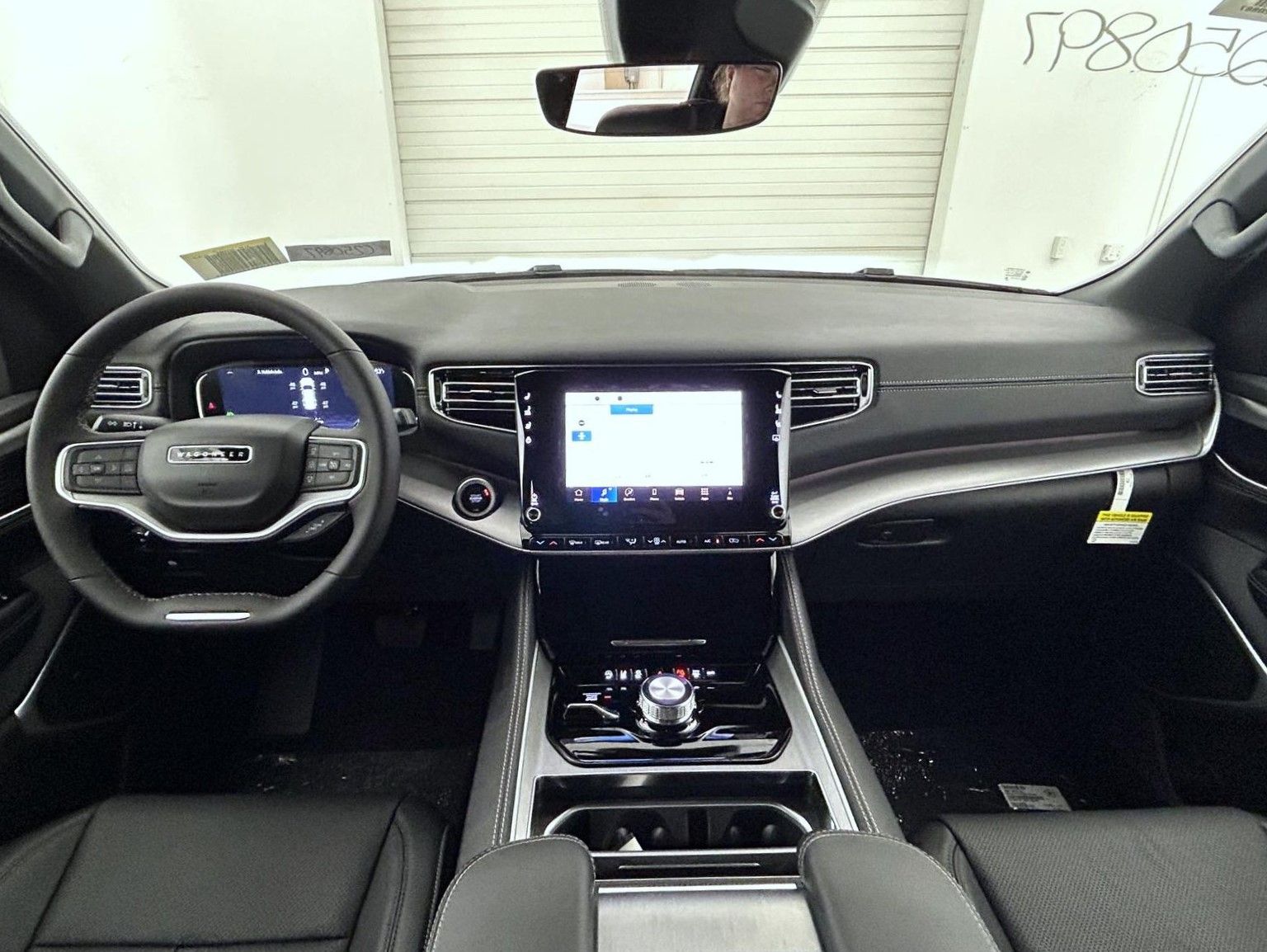 2025 Jeep Wagoneer Series II photo 12