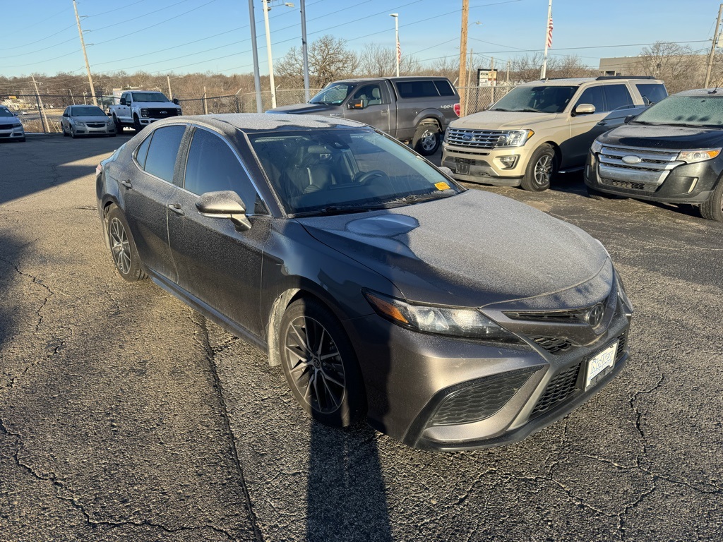 2023 Toyota Camry SE's photo