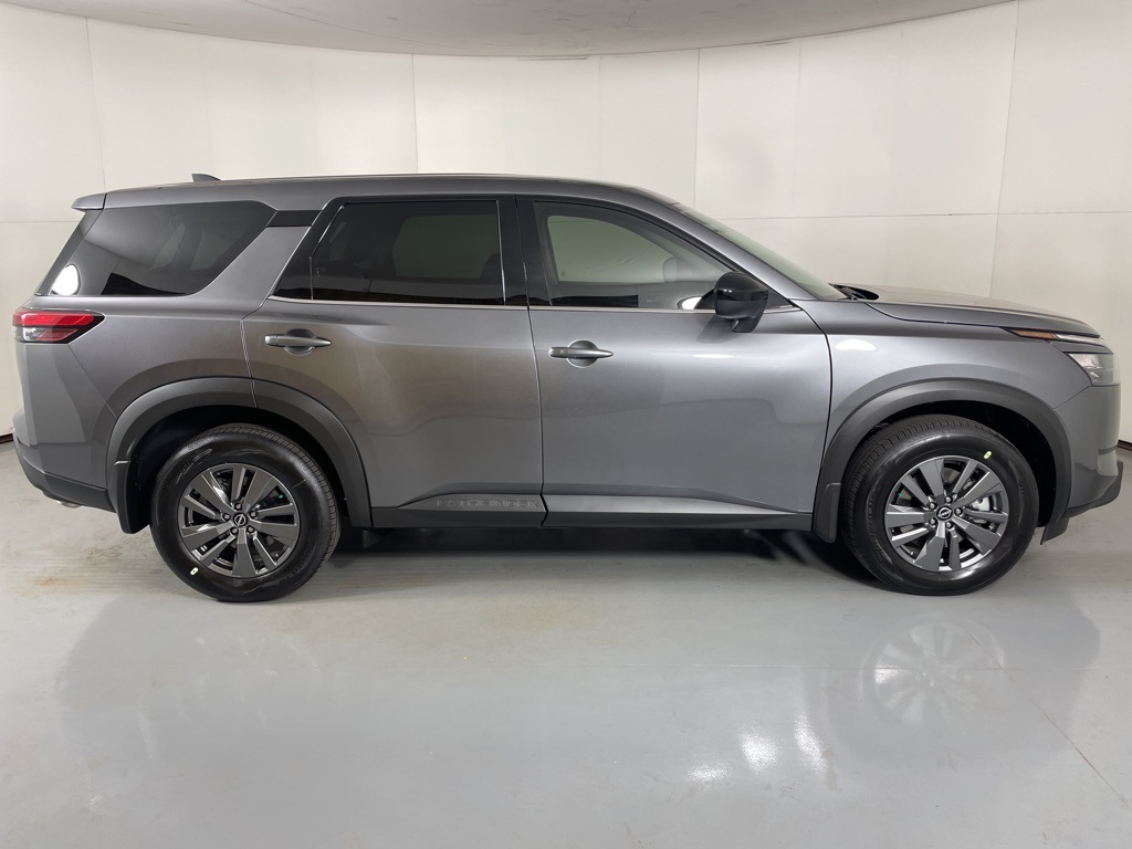 2025 Nissan Pathfinder S photo 9