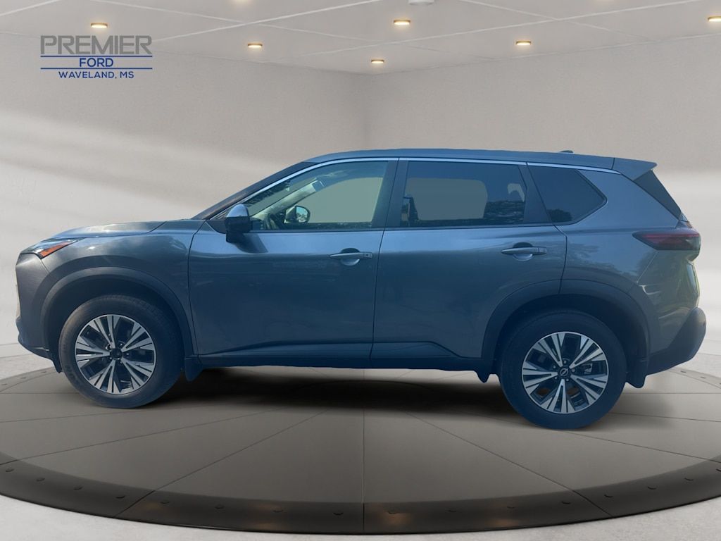 2022 Nissan Rogue SV photo 2