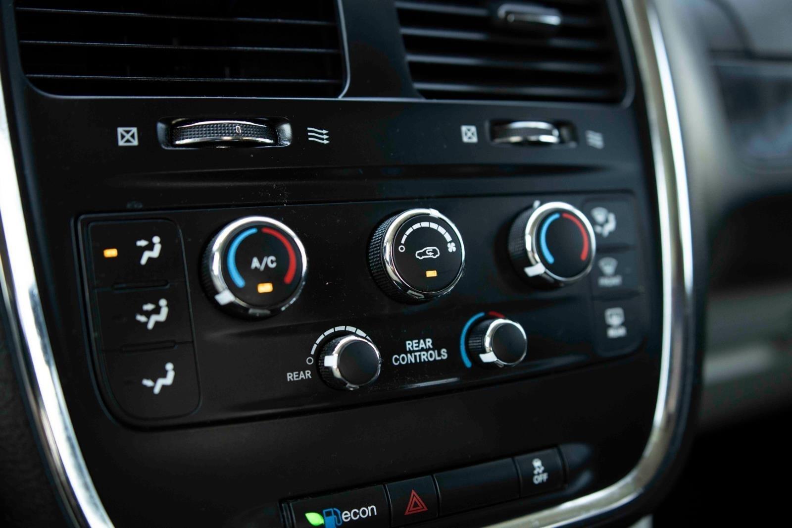 2015 Dodge Grand Caravan SE photo 8