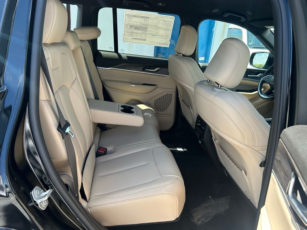 2025 Jeep Grand Cherokee Limited photo 22
