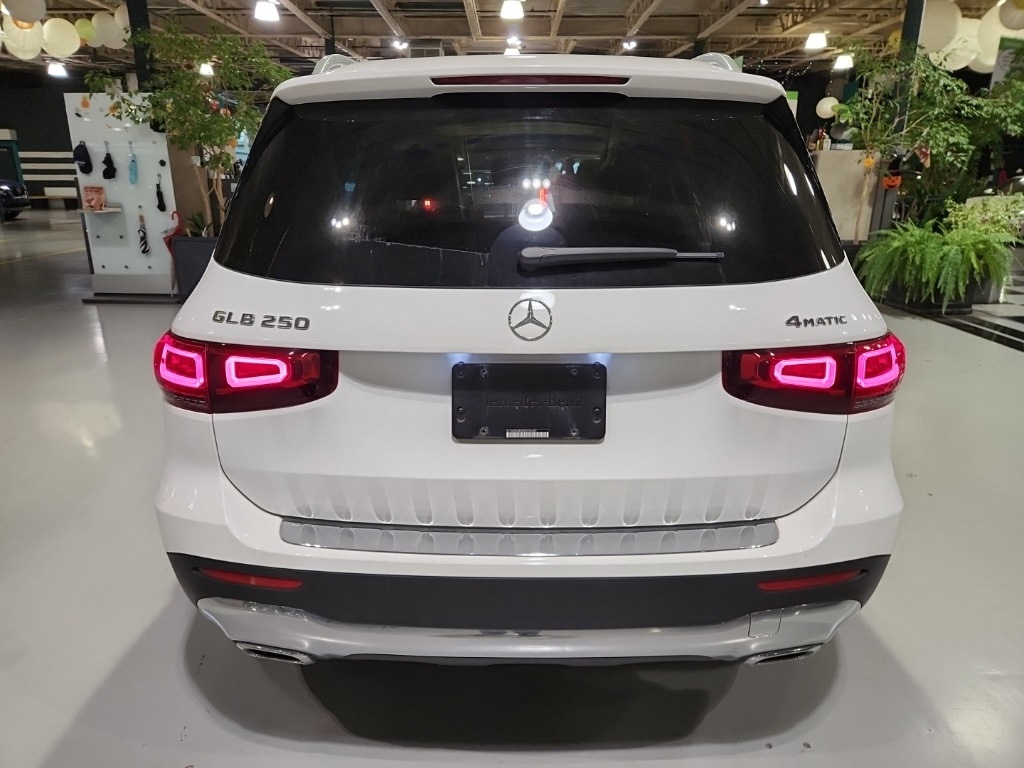 2022 Mercedes Benz GLB 250 4MATIC photo 6