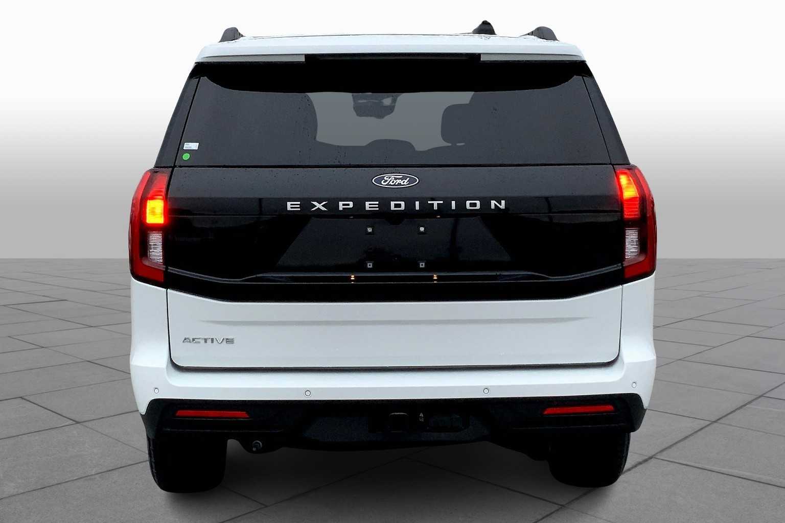 2025 Ford Expedition photo 4