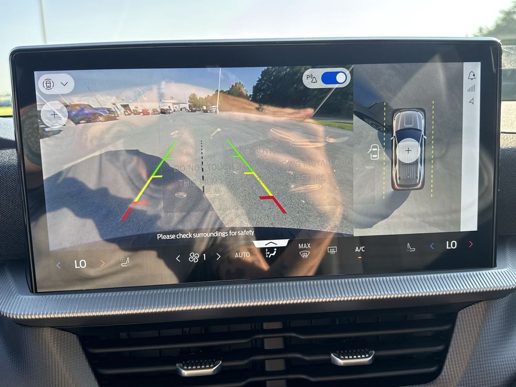 2025 Ford Explorer ST-Line photo 21