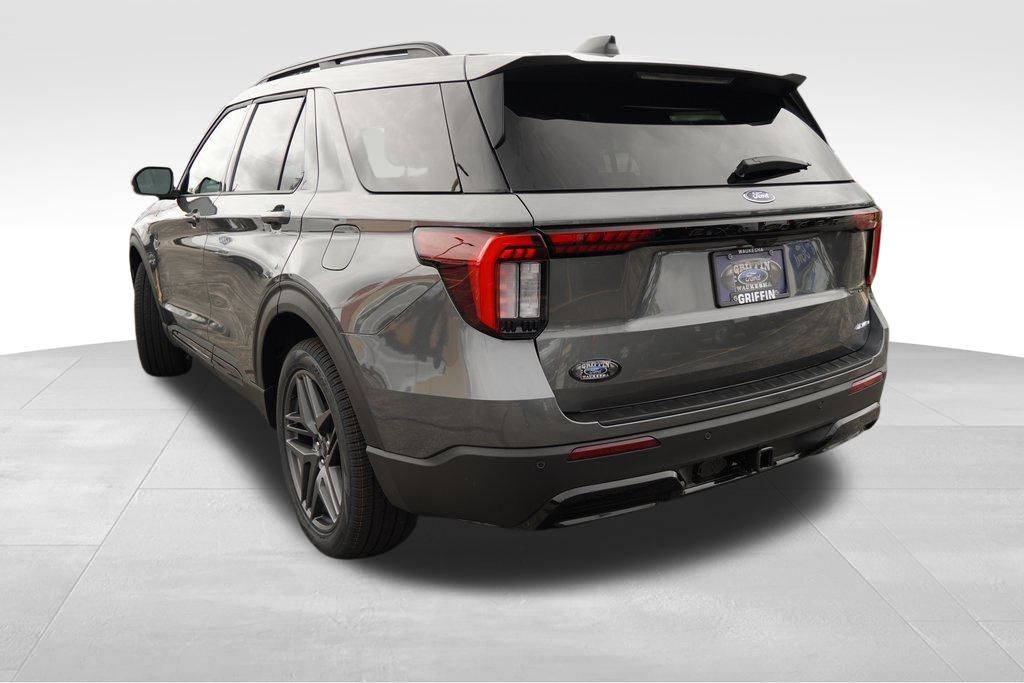 2025 Ford Explorer ST-Line photo 5