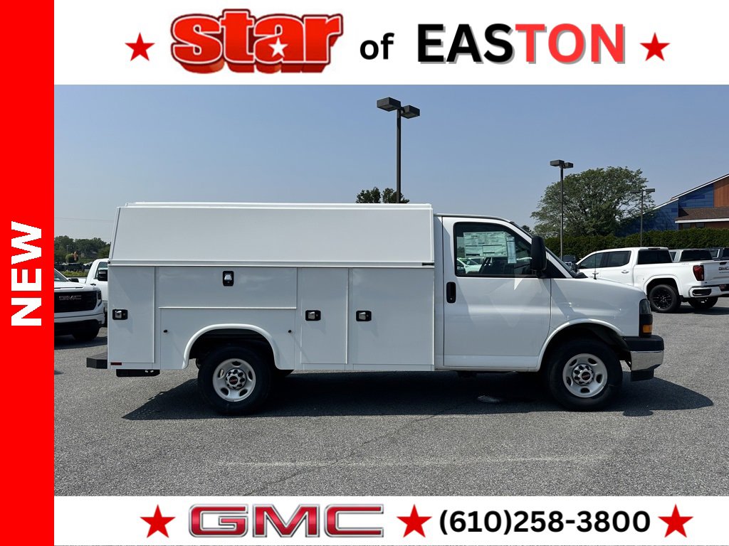 2025 Gmc Savana Cutaway 3500 photo 2