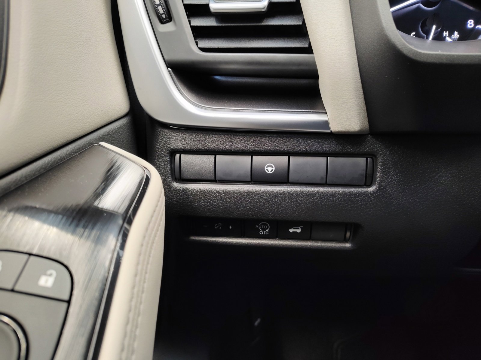 2025 Nissan Rogue SV photo 25
