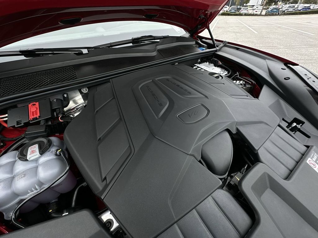 2025 Porsche Cayenne Base photo 29