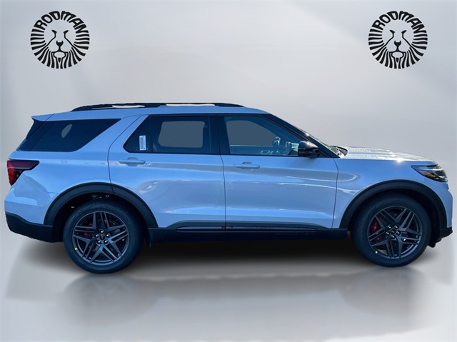 2026 Ford Explorer ST photo 4