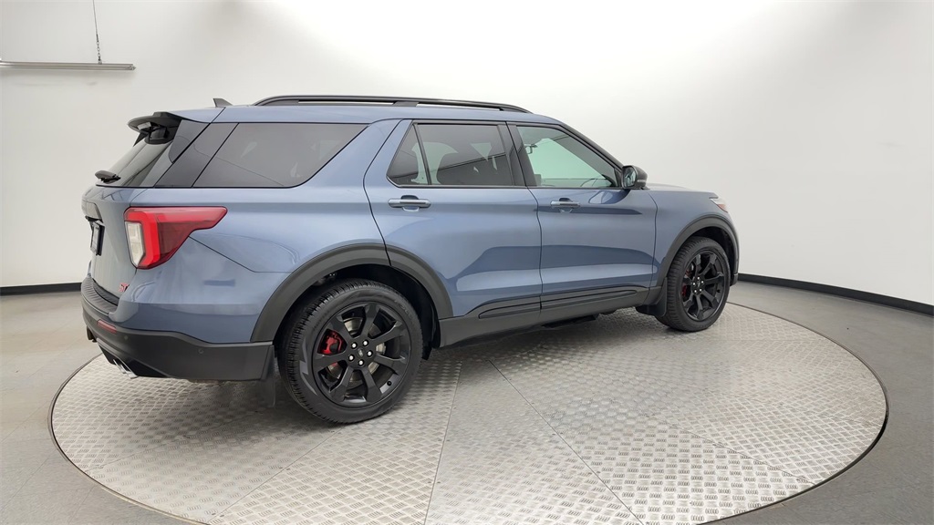 2021 Ford Explorer ST photo 2