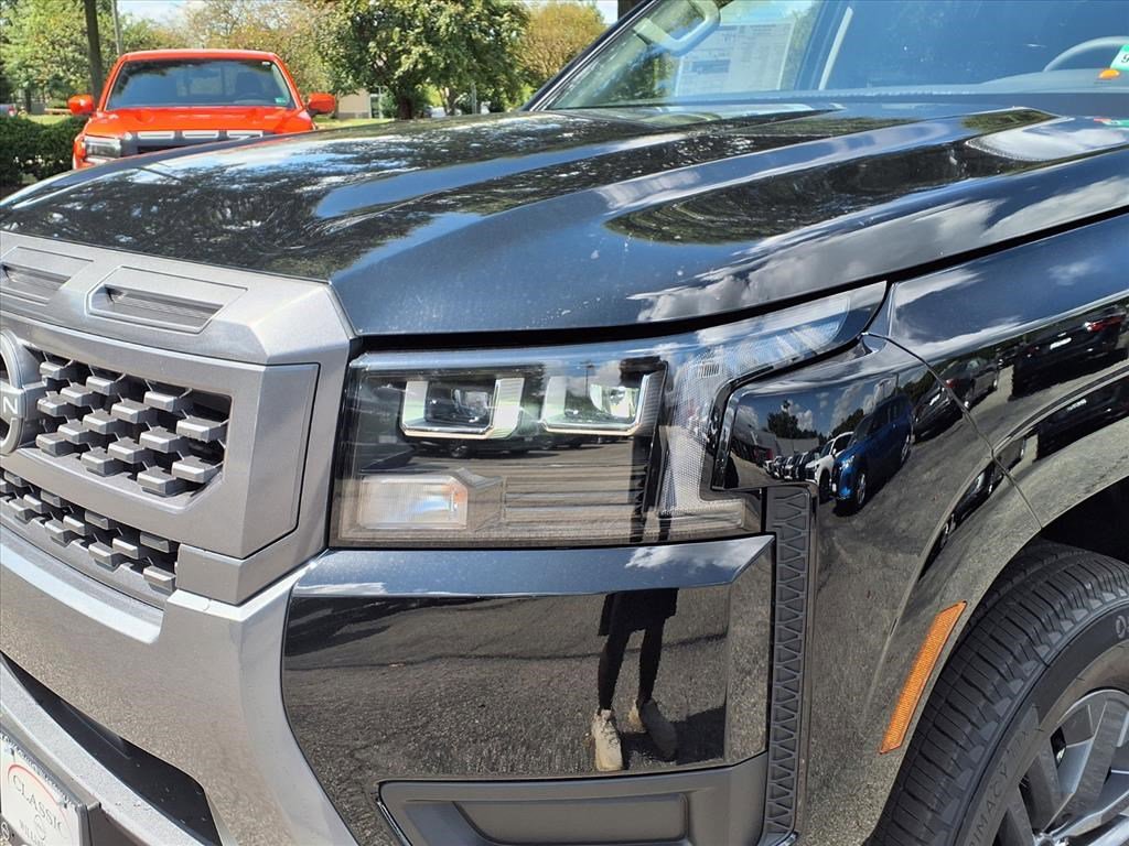 2026 Nissan Frontier Crew Cab SV photo 3