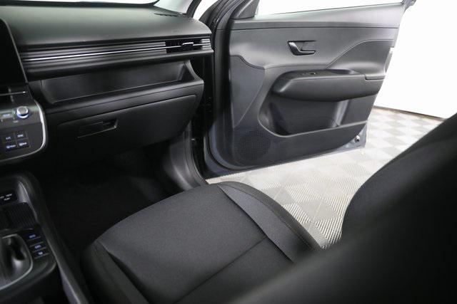 2026 Hyundai Kona SEL photo 2