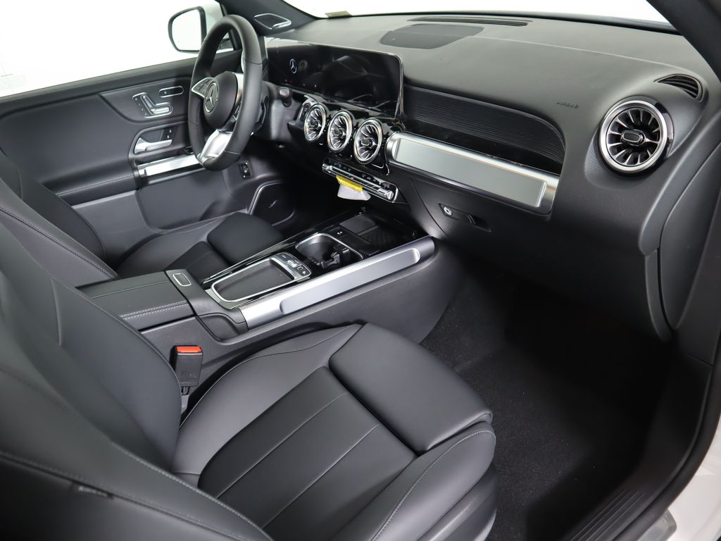 2025 Mercedes Benz EQB photo 17