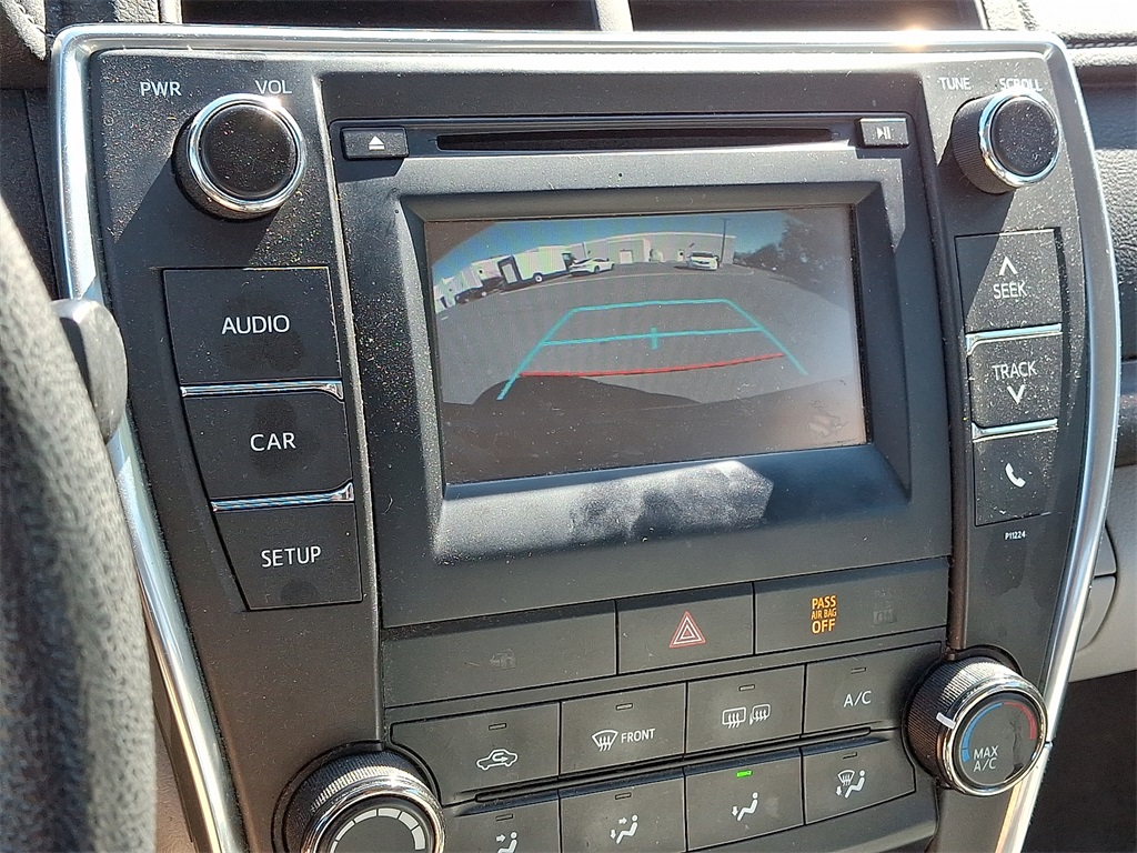 2016 Toyota Camry LE photo 16