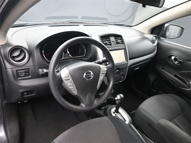 2019 Nissan Versa 1.6 SV photo 2