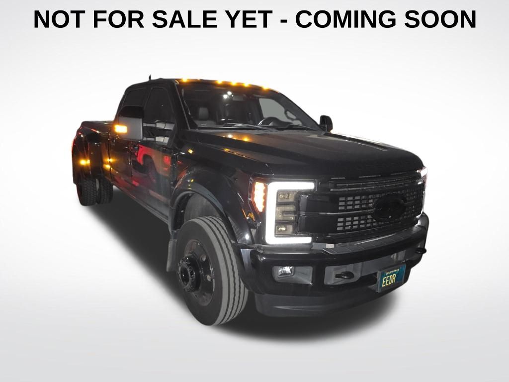 2017 Ford F-450 Super Duty Platinum's photo