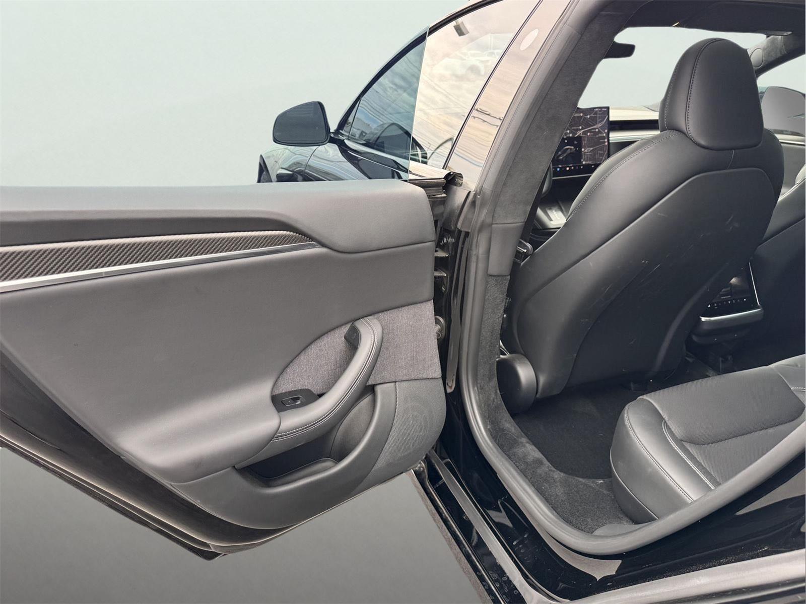 2022 Tesla Model S Plaid photo 22