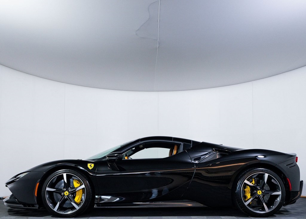 2023 Ferrari SF90 Spider Base photo 6