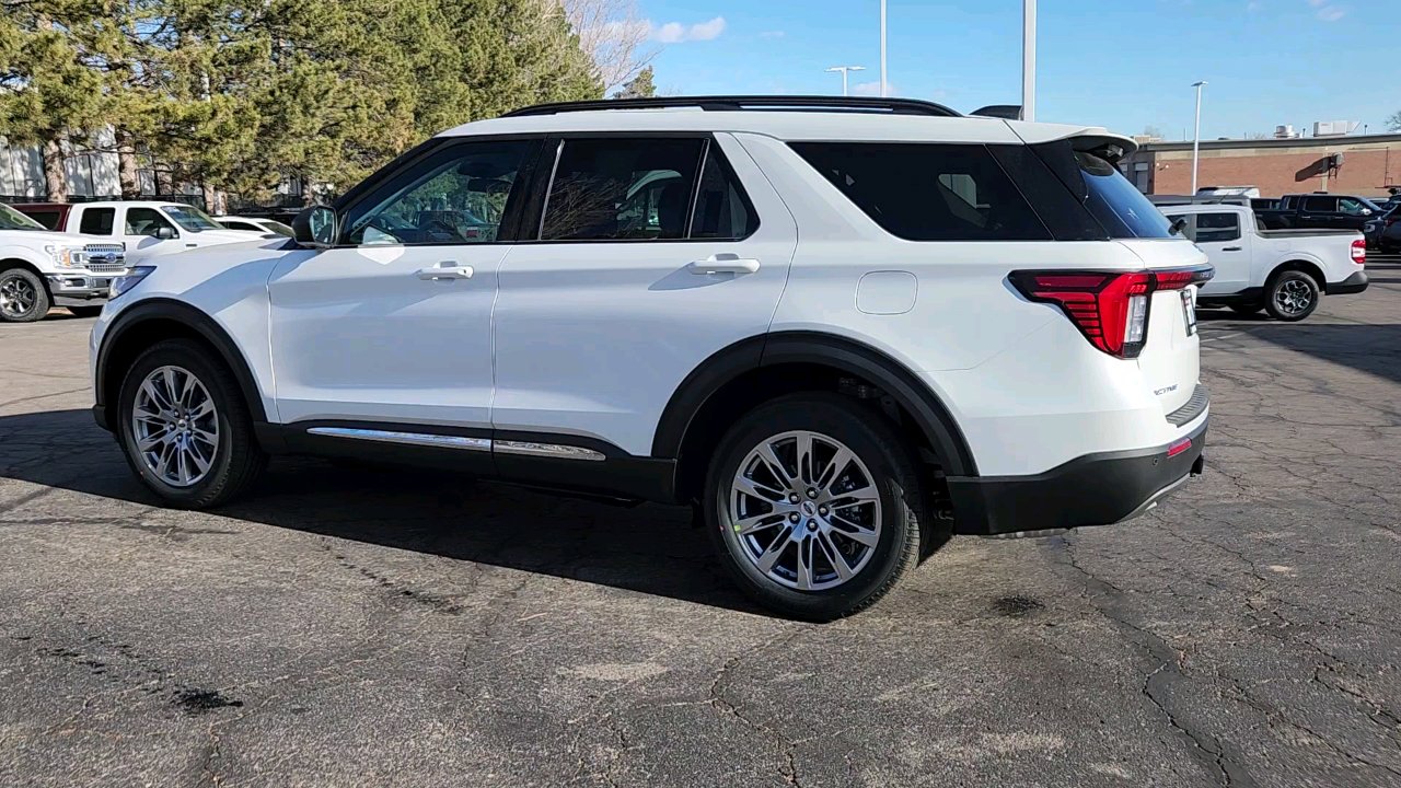 2025 Ford Explorer photo 3