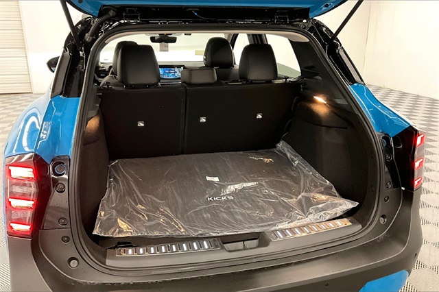 2025 Nissan Kicks SR photo 35