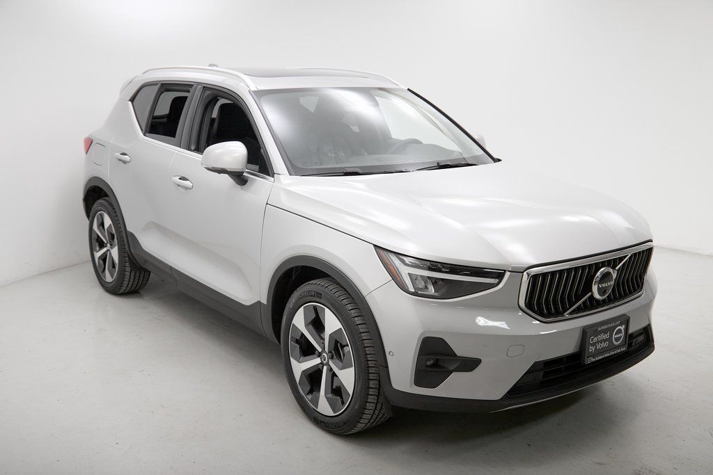 2023 VOLVO XC40 - Image 3