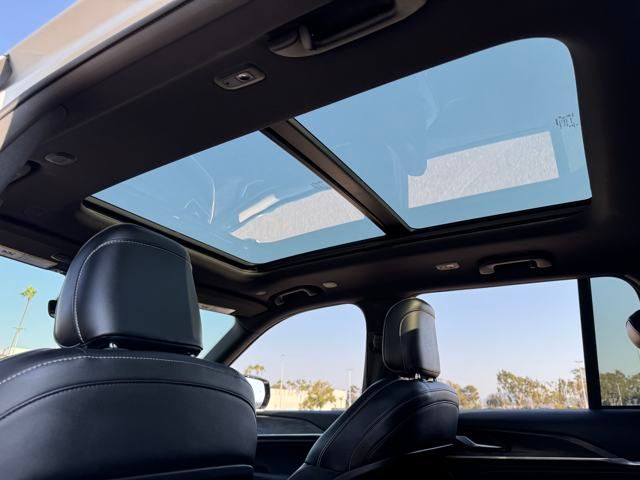 2023 Jeep Grand Cherokee Overland photo 17