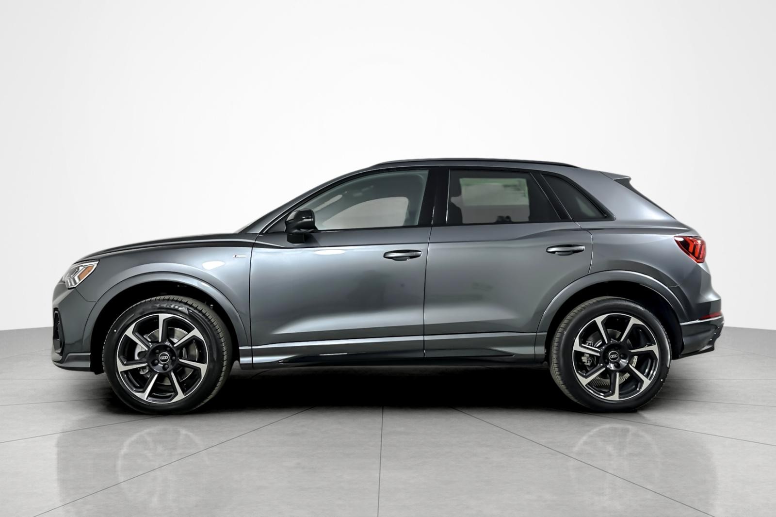 2025 Audi Q3 S line Premium Plus 45 TFSI photo 3