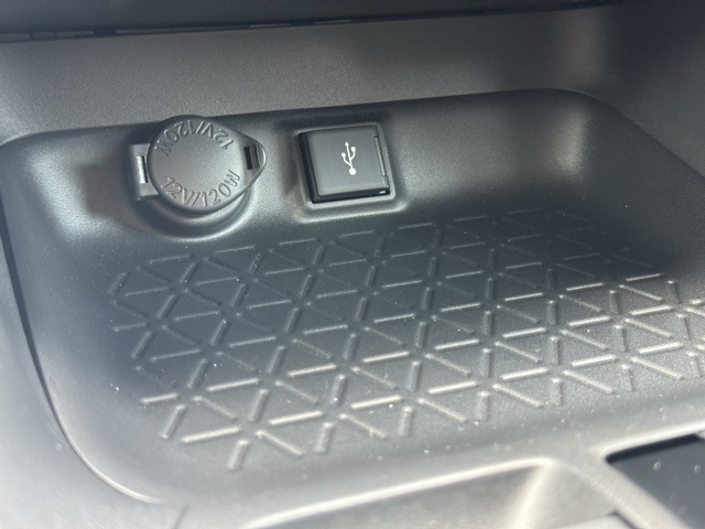 2022 Toyota RAV4 XLE photo 18