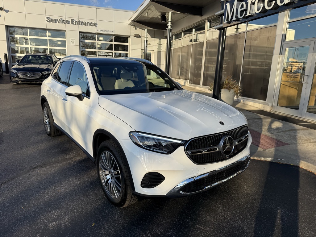 2025 Mercedes Benz GLC 300 4MATIC photo 2