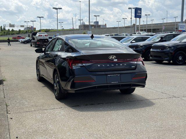 2025 Hyundai Elantra Hybrid Limited photo 7