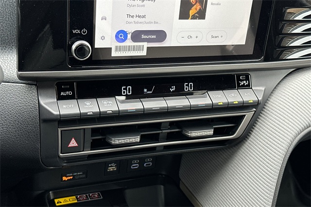 2025 Toyota Camry SE photo 21