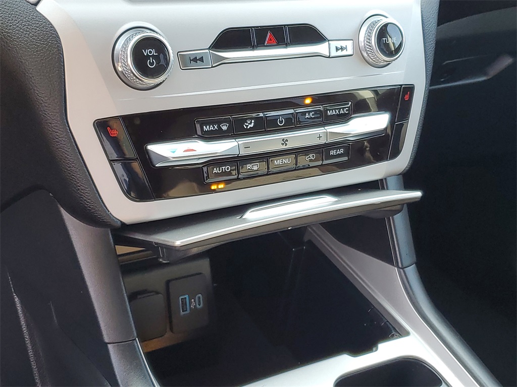 2023 Ford Explorer XLT photo 15