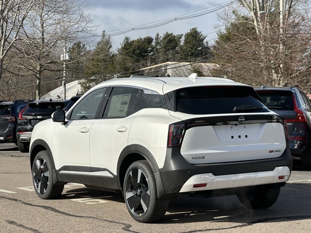 2025 Nissan Kicks SR photo 2
